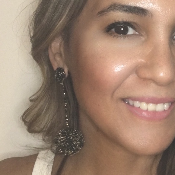 BLACK & GOLD SEED BEAD DROP EARRINGS - Picture 2 of 3